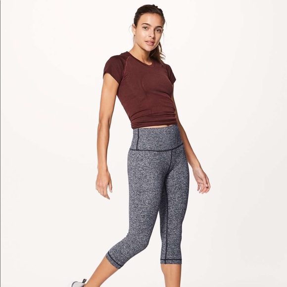 Lululemon Wunder Under HR 1/2 tight - Picture 2 of 6